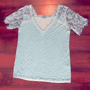 POL sz Large aqua top with lace detail and sleeves